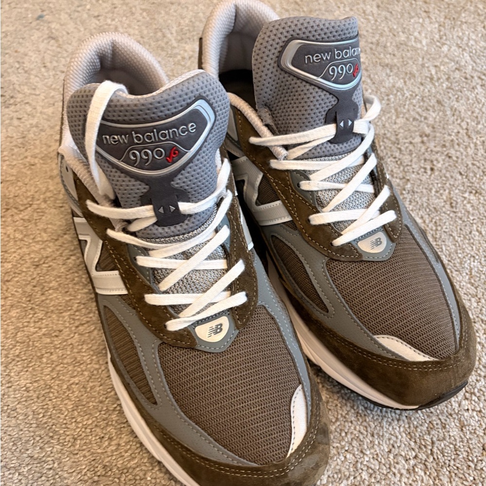 New Balance Men's Olive/Gret and White Sneakers U990G6